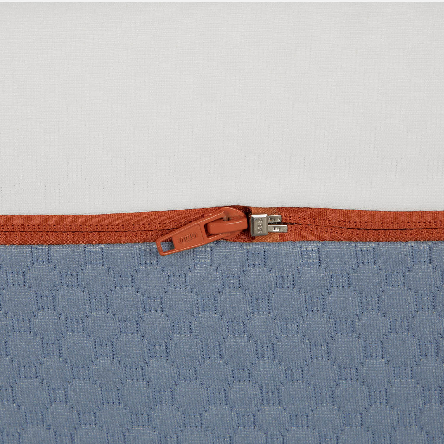 Cama Nido Div&aacute;n Excellence Plus + Respaldo Dubl&iacute;n Mostaza