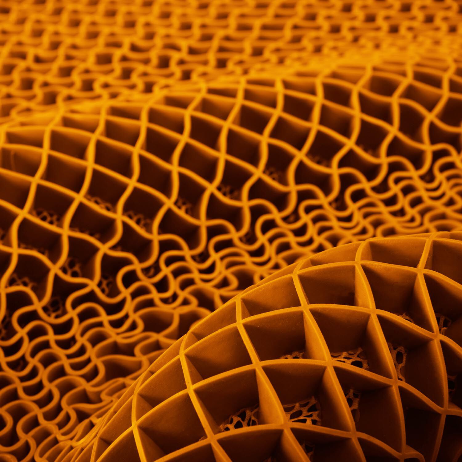 Cama Europea Curve King Bee Comfort + Set T&aacute;mesis