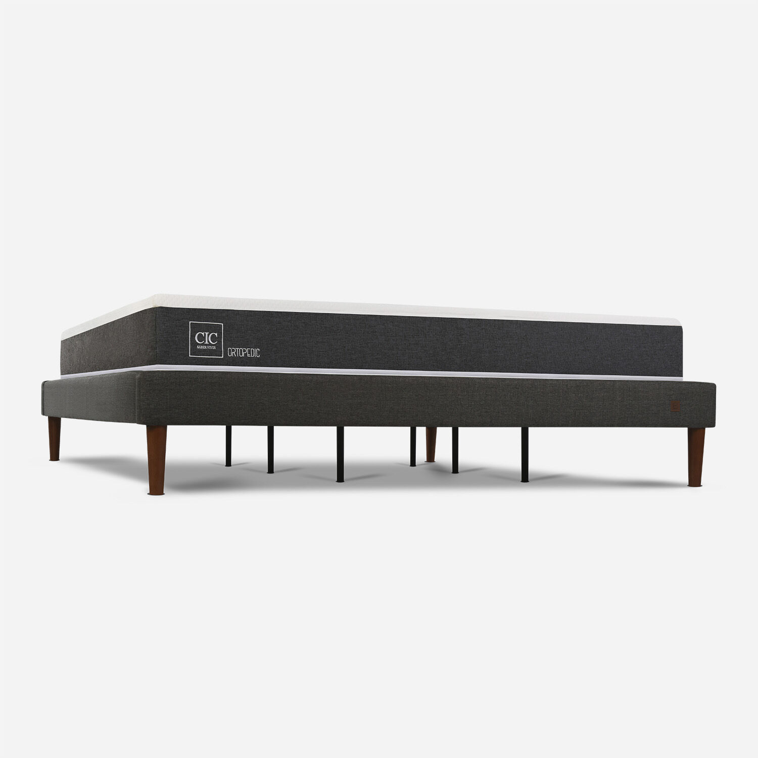 Cama Europea Curve King Ortopedic + Set Mil&aacute;n Caramel + Almohadas + Plum&oacute;n
