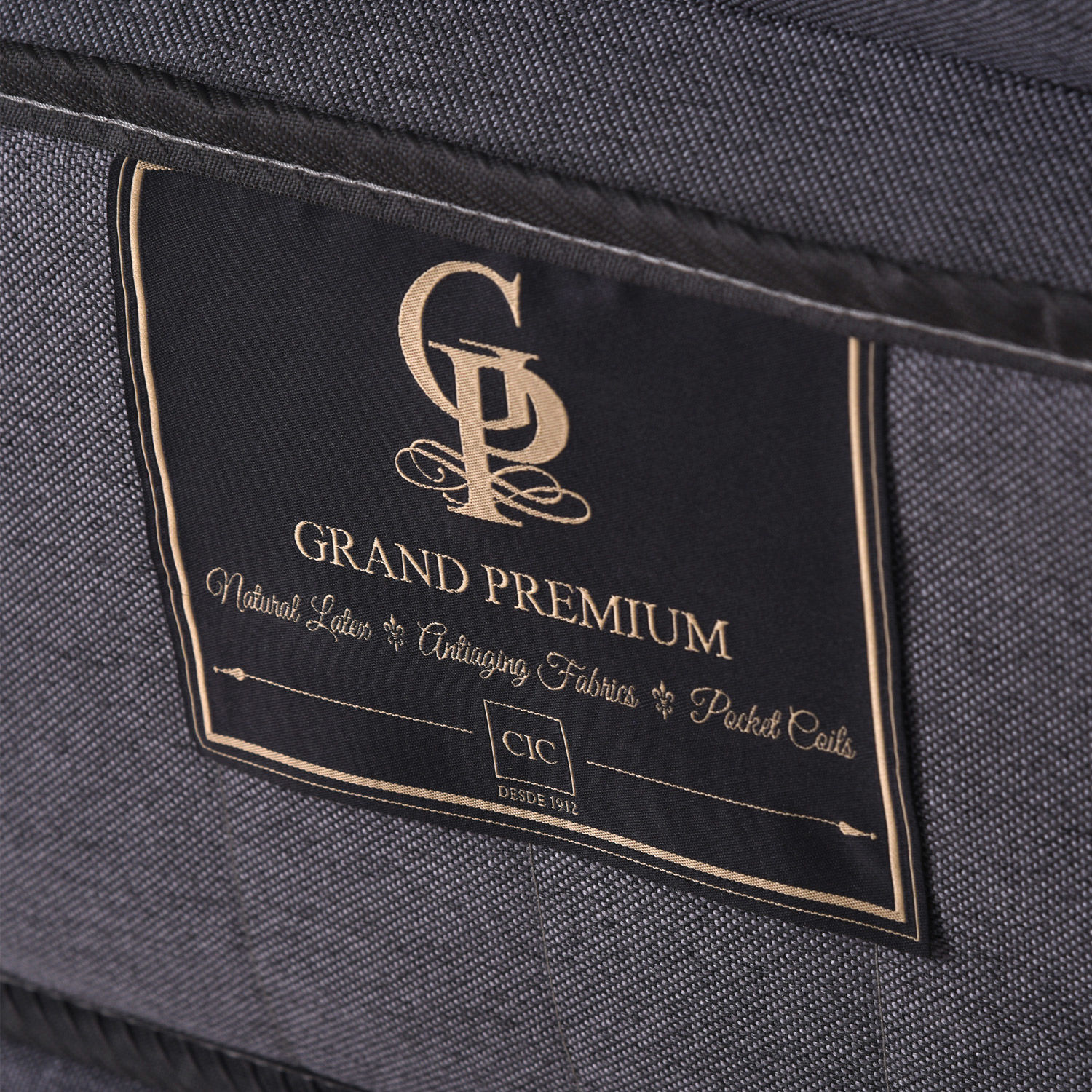Box Spring 2 Plazas Grand Premium Base Dividida + Set Mir&oacute; Caramel