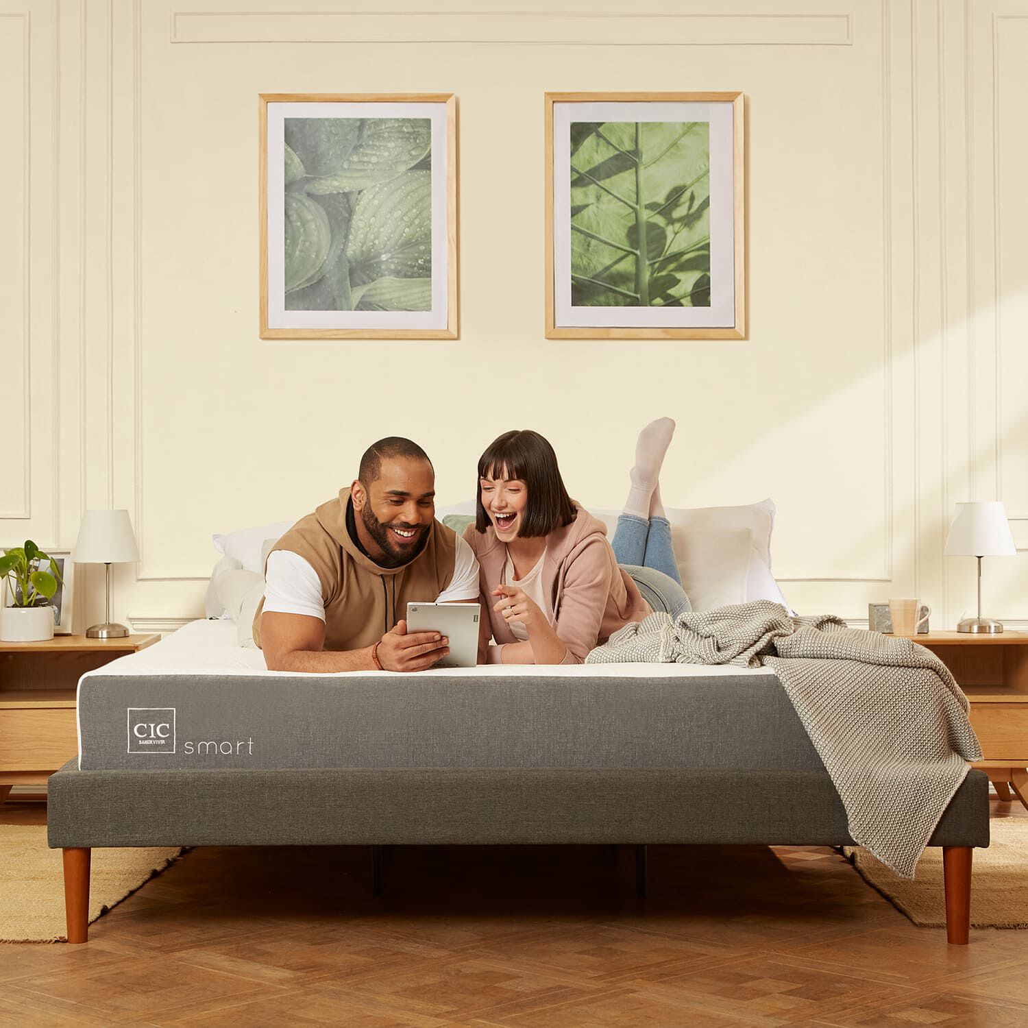 Cama Europea Curve 2 Plazas Smart + Set Torino Chocolate