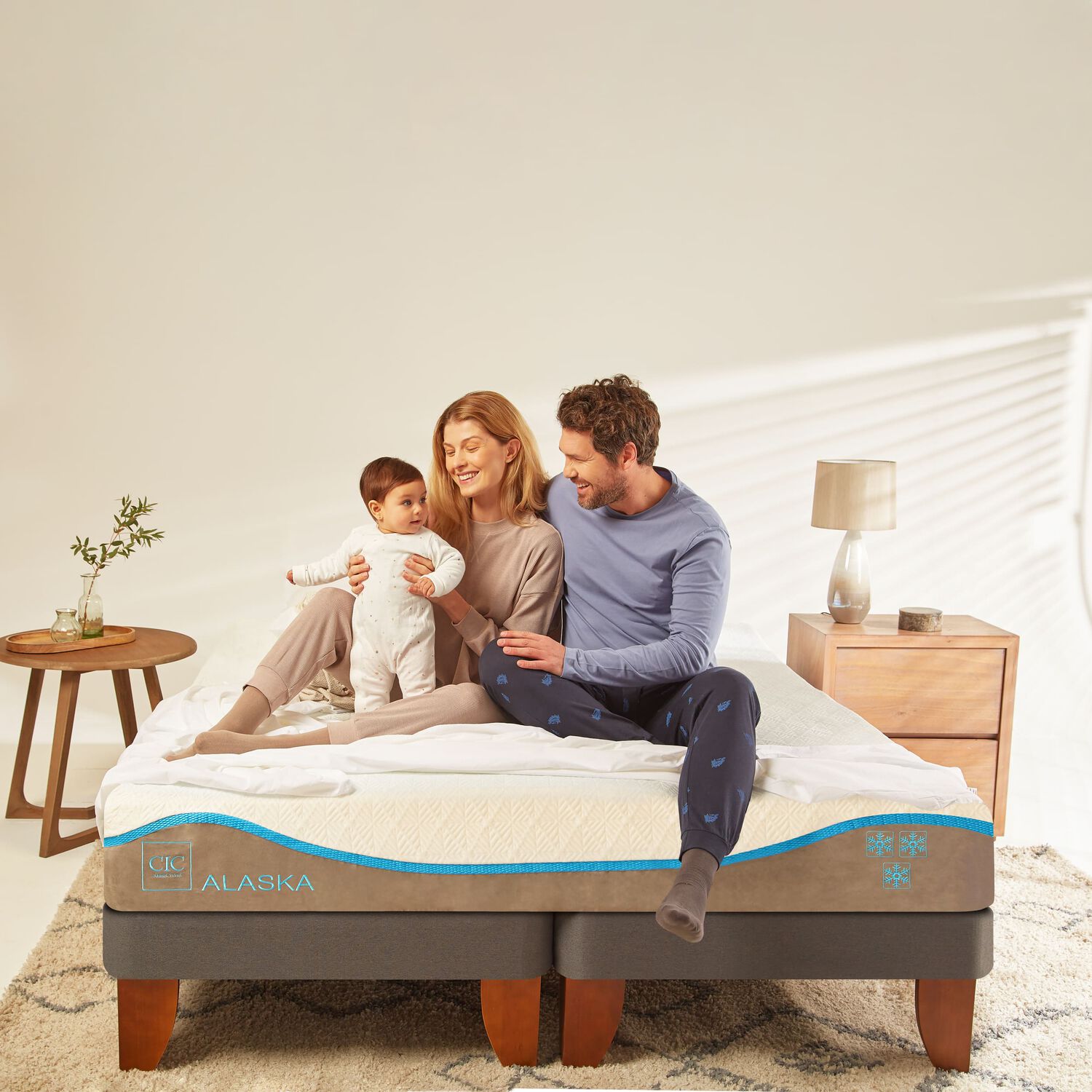 Cama Europea King Alaska + Respaldo Mil&aacute;n Olivo