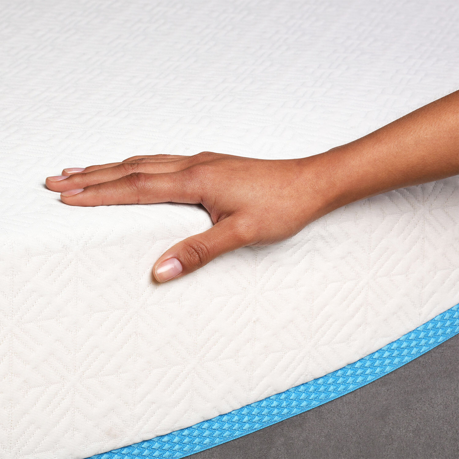 Cama Europea King Alaska + Respaldo Sesia