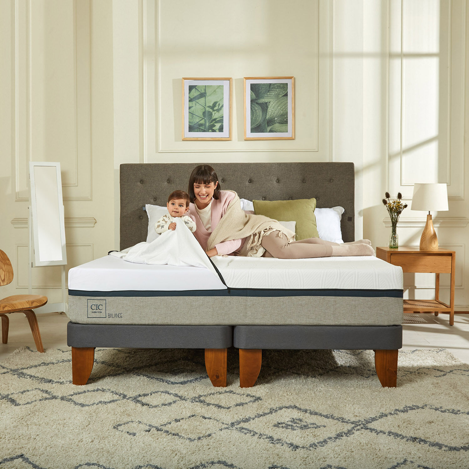 Cama Europea King Balance + Almohadas Viscoel&aacute;sticas + Plum&oacute;n