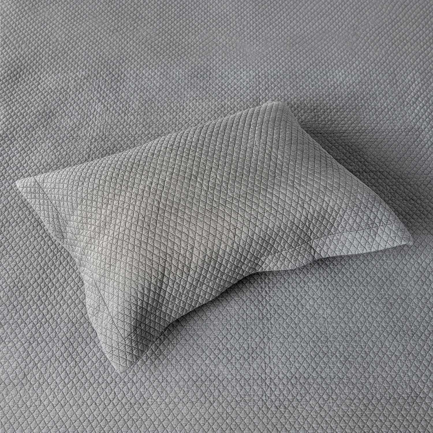Quilt 2 Plazas Microfibra Stonewash Gris